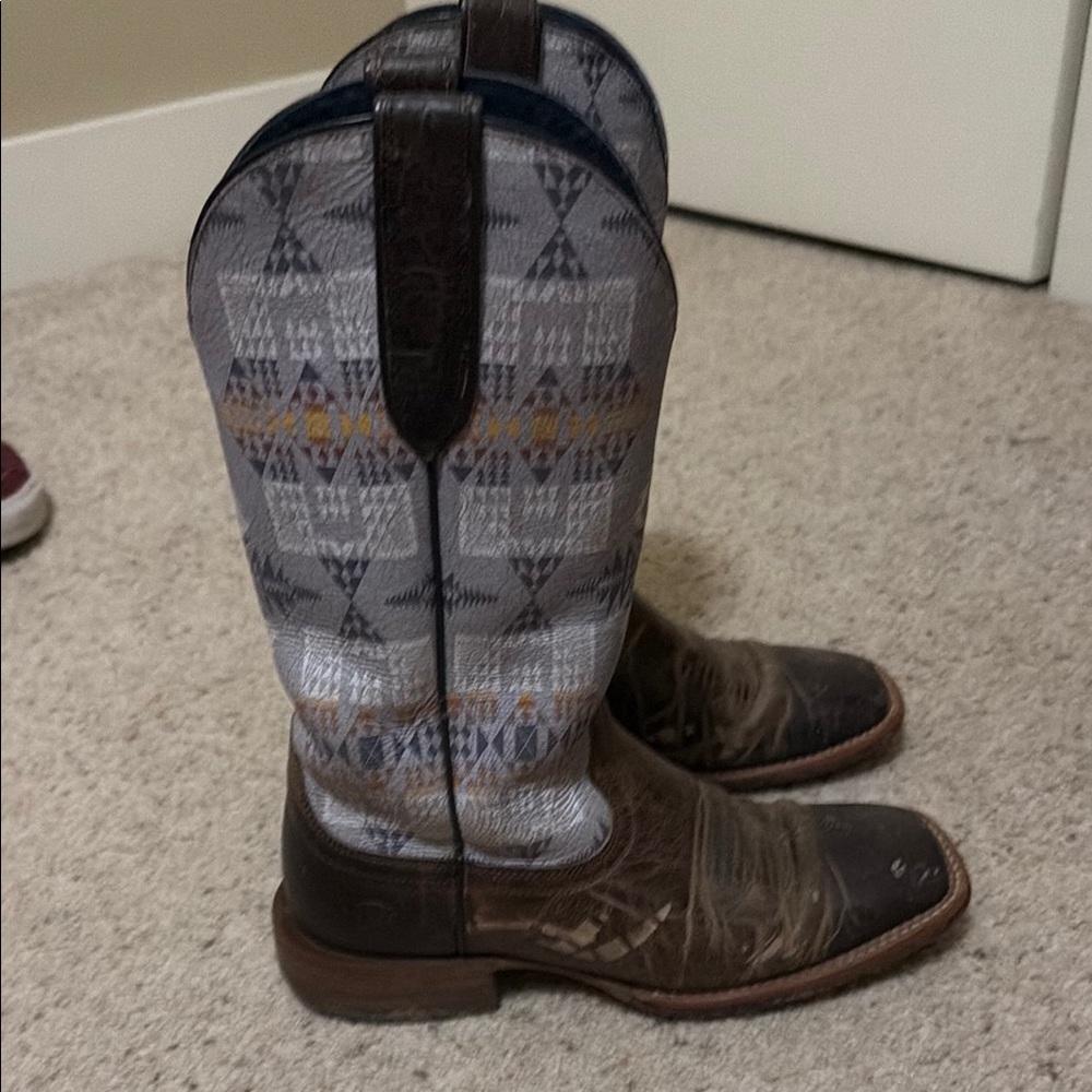 Ariat Brown and Gray Western Boots - Picture 5 of 8